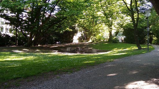 Karl Albrecht Hof Brunnen